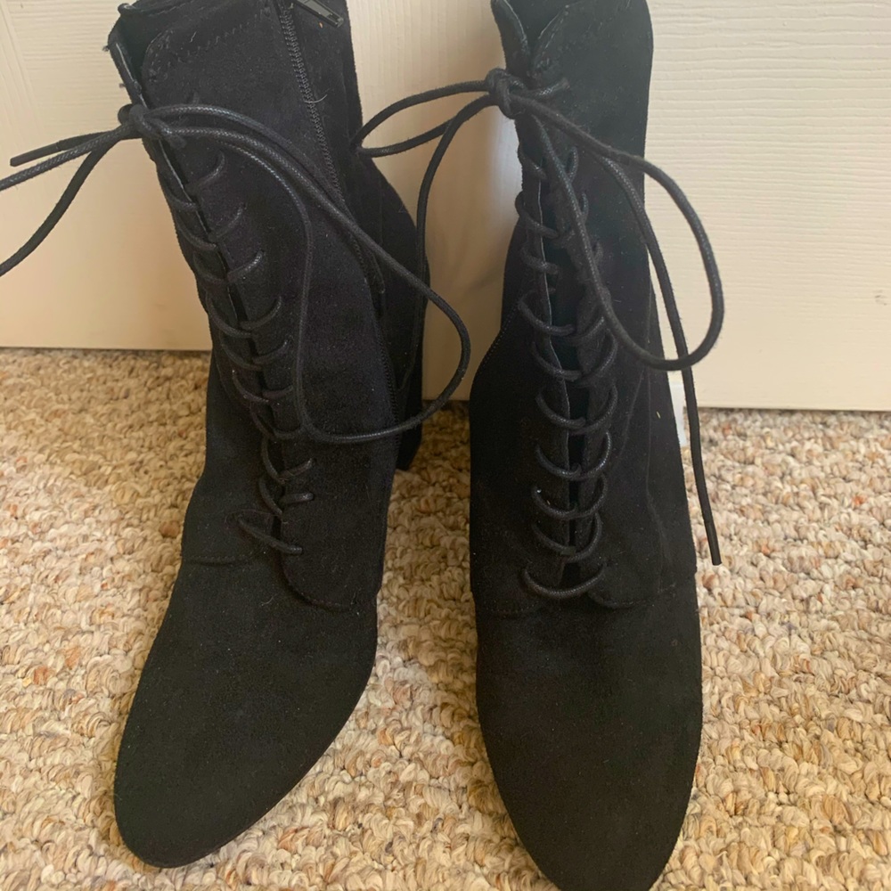 Vintage Steve Madden Lace up booties
